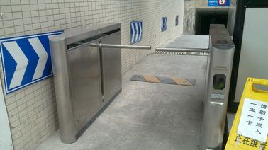 กลางแจ้ง SS304 สแตนเลสจักรยานเข้าถึงช่องวางแขนประตูหมุน FJC-Z6618