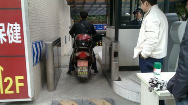 กลางแจ้ง SS304 สแตนเลสจักรยานเข้าถึงช่องวางแขนประตูหมุน FJC-Z6618