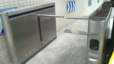 กลางแจ้ง SS304 สแตนเลสจักรยานเข้าถึงช่องวางแขนประตูหมุน FJC-Z6618