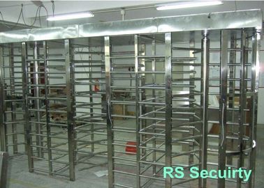 บัตรหรือ RFID Biometric เต็มความสูงหมุน Barrier ไฟฟ้าที่มี 0.6S เวลาตอบสนอง