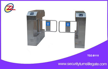 ประตูรั้วสวิงประตูรั้ว / ประตูรั้ว RFID ประตูรั้วรอบชิงสูง 220 โวลต์