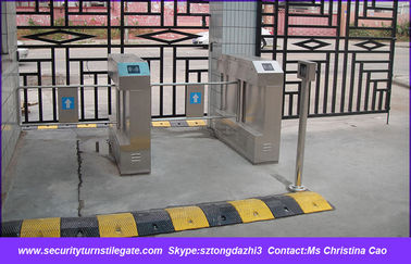 ประตูรั้วสวิงประตูรั้ว / ประตูรั้ว RFID ประตูรั้วรอบชิงสูง 220 โวลต์